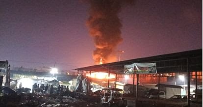 दीपावली की रात निरंजन पुर मंडी में लगी भीषण आग