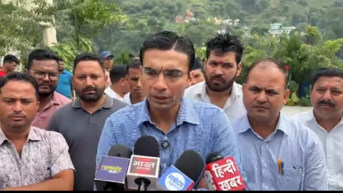 जिलाधिकारी सविन बंसल ने आपदाग्रस्त क्षेत्रों का किया निरीक्षण