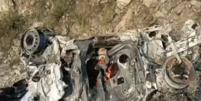 चमोली में दर्दनाक सड़क हादसा: गहरी खाई में गिरी कार, आग लगने से तीन लोगों की मौके पर मौत