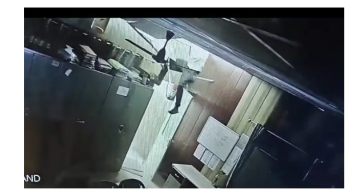 देहरादून नगर निगम में चोरी की कोशिश — छत तोड़कर घुसा चोर, सुरक्षा व्यवस्था पर उठे सवाल