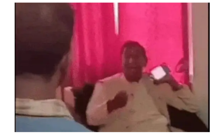 डीडीहाट में भाजपा विधायक चुफाल और कार्यकर्ता के बीच गर्मागर्म बहस — बोले, “चश्मा लगाकर देखो विकास!”