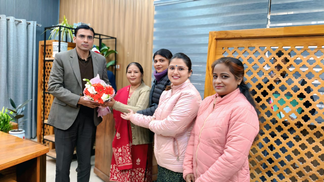 डीएम को उत्कृष्ट सेवा कार्यों के लिए जर्नलिस्ट यूनियन ने किया सम्मानि