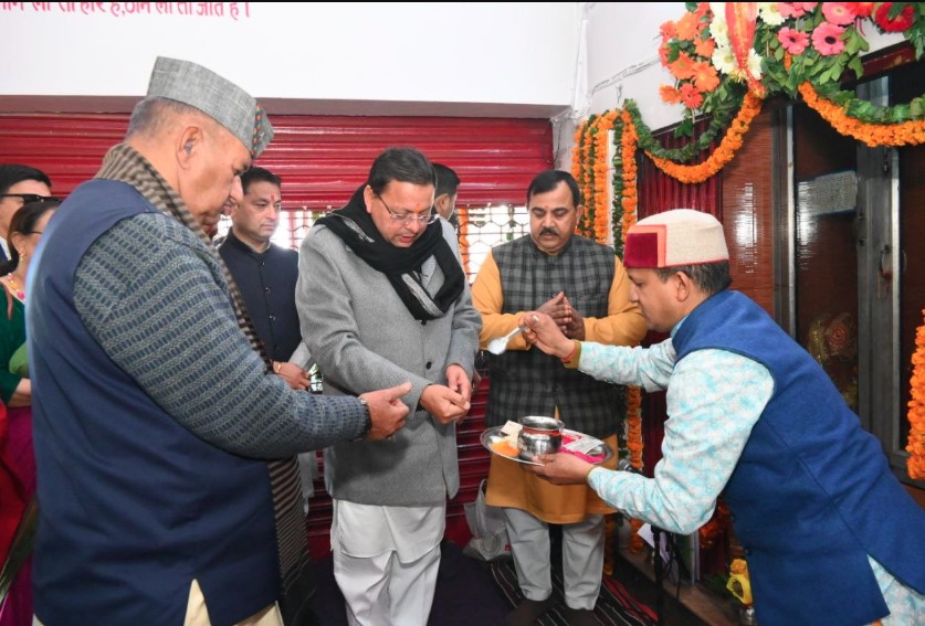 भद्रकाली मंदिर पहुंचे सीएम धामी, गणेश जोशी संग की पूजा-अर्चना